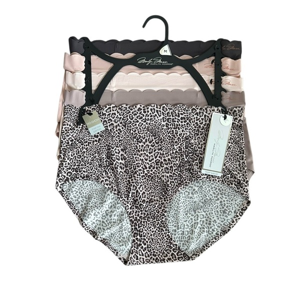 Marilyn Monroe Other - Marilyn Monroe 5-PK No-Show Panties